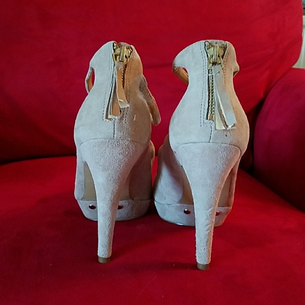 Shoes - Picture 2 of 4